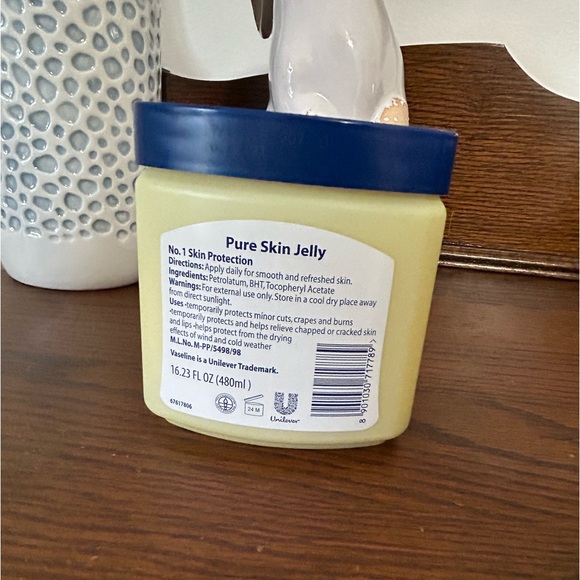 New Vaseline tub 16.23 oz - Picture 3 of 3